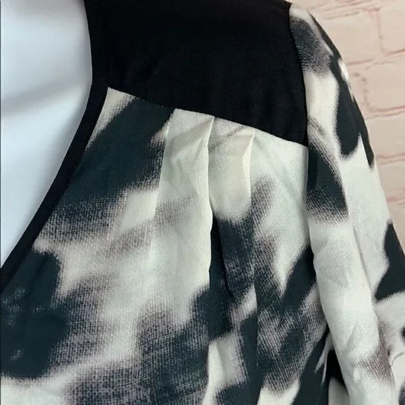 New! Noir maternity floral V-neck tunic to… - Picture 9 of 16